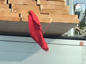 赤い布と謎の男